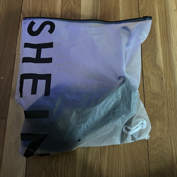 NWOT SHEIN black high heels with gold accent chain on shoe 4” heel, Size 10 - Picture 10 of 10